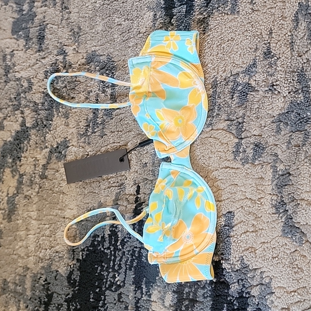 Triangl swimsuit top Small NWT